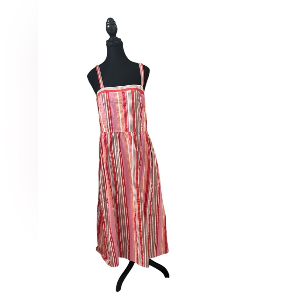 Pink Sundress with Square Neckline and Sleeveless Design for Casual Wear